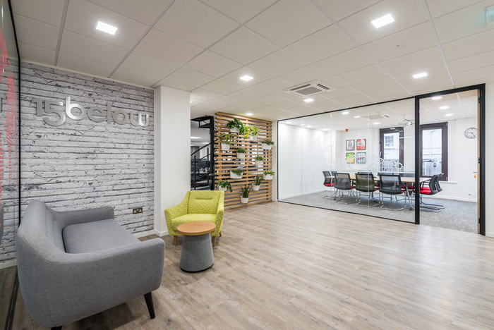 旅游平臺公司辦公裝修現(xiàn)代簡約風(fēng)格-第2張圖片-上海古都建筑設(shè)計集團