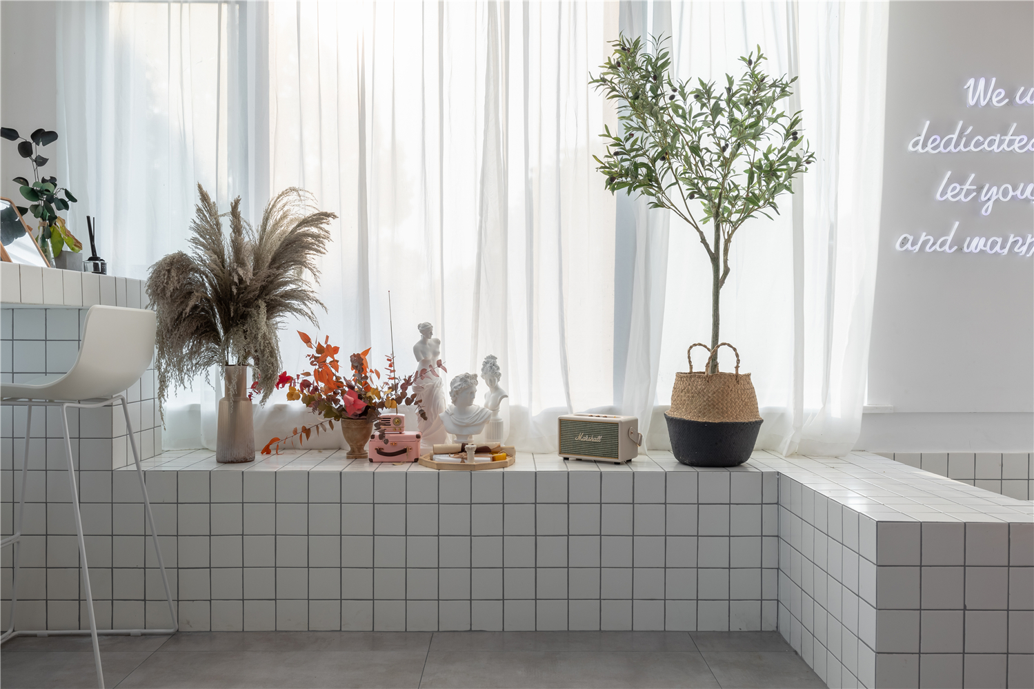 長寧區(qū)120平美容店辦公室裝修設(shè)計(jì)-第3張圖片-上海古都建筑設(shè)計(jì)集團(tuán)