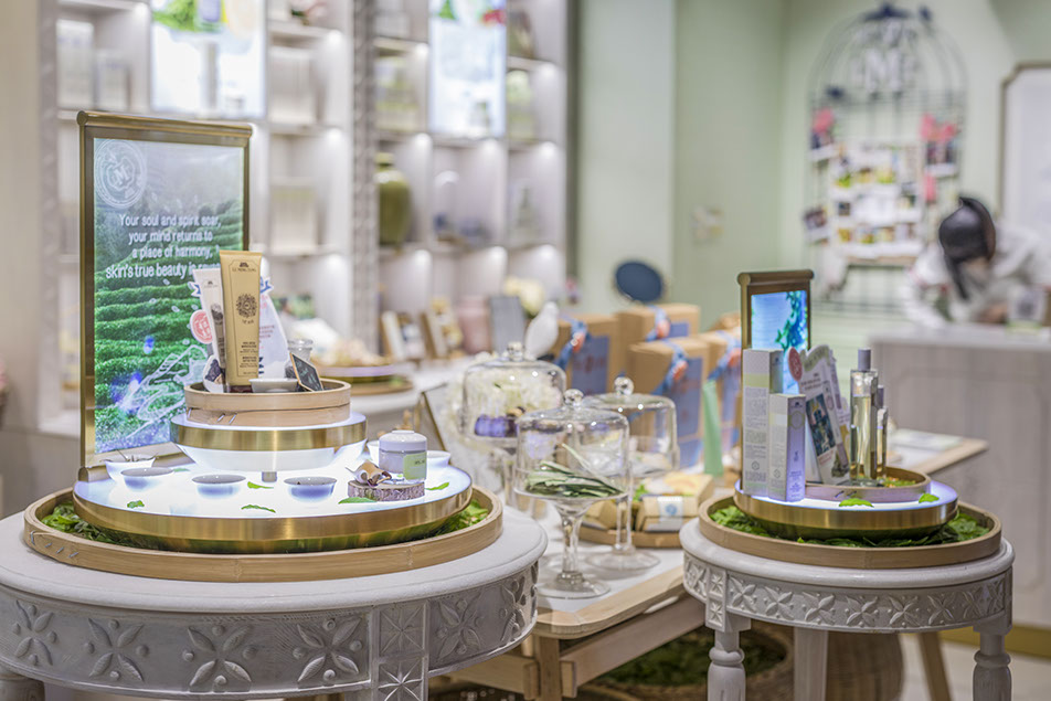 上?；瘖y品辦公室裝修設(shè)計(jì)-第1張圖片-上海古都建筑設(shè)計(jì)集團(tuán)