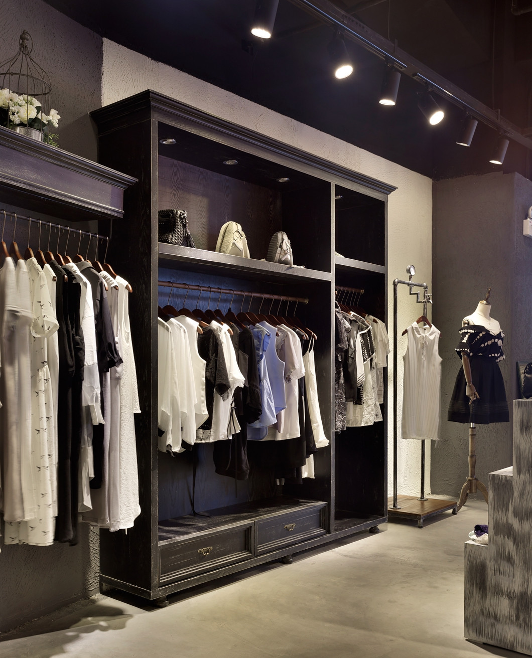 loft風(fēng)格女裝店裝修設(shè)計-第6張圖片-上海古都建筑設(shè)計集團