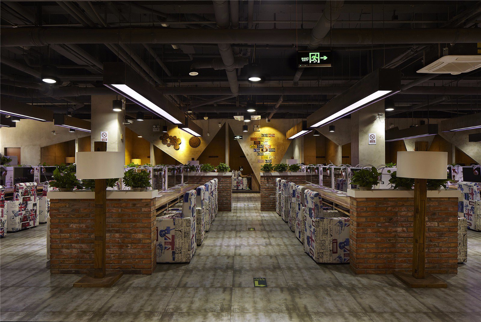 復古工業(yè)風網吧裝修設計-第1張圖片-上海古都建筑設計集團