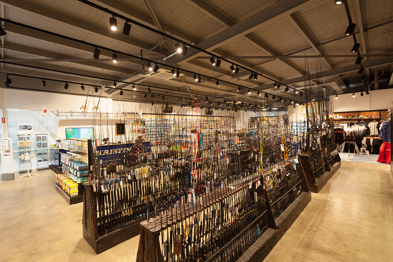 原木工業(yè)風漁具店裝修設(shè)計-第4張圖片-上海古都建筑設(shè)計集團 原木工業(yè)風漁具店裝修設(shè)計-第4張圖片-上海古都建筑設(shè)計集團