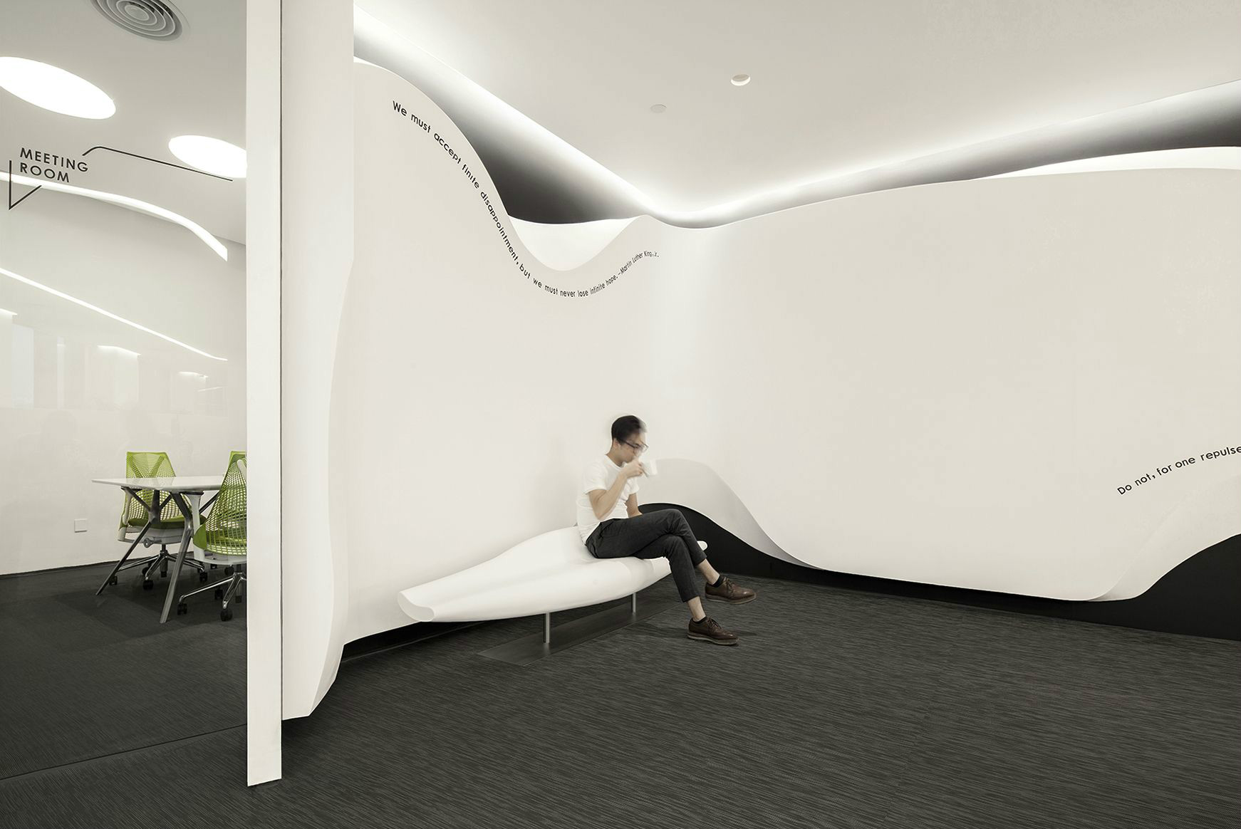 純白科技風(fēng)格辦公室裝修設(shè)計-第4張圖片-上海古都建筑設(shè)計集團(tuán)