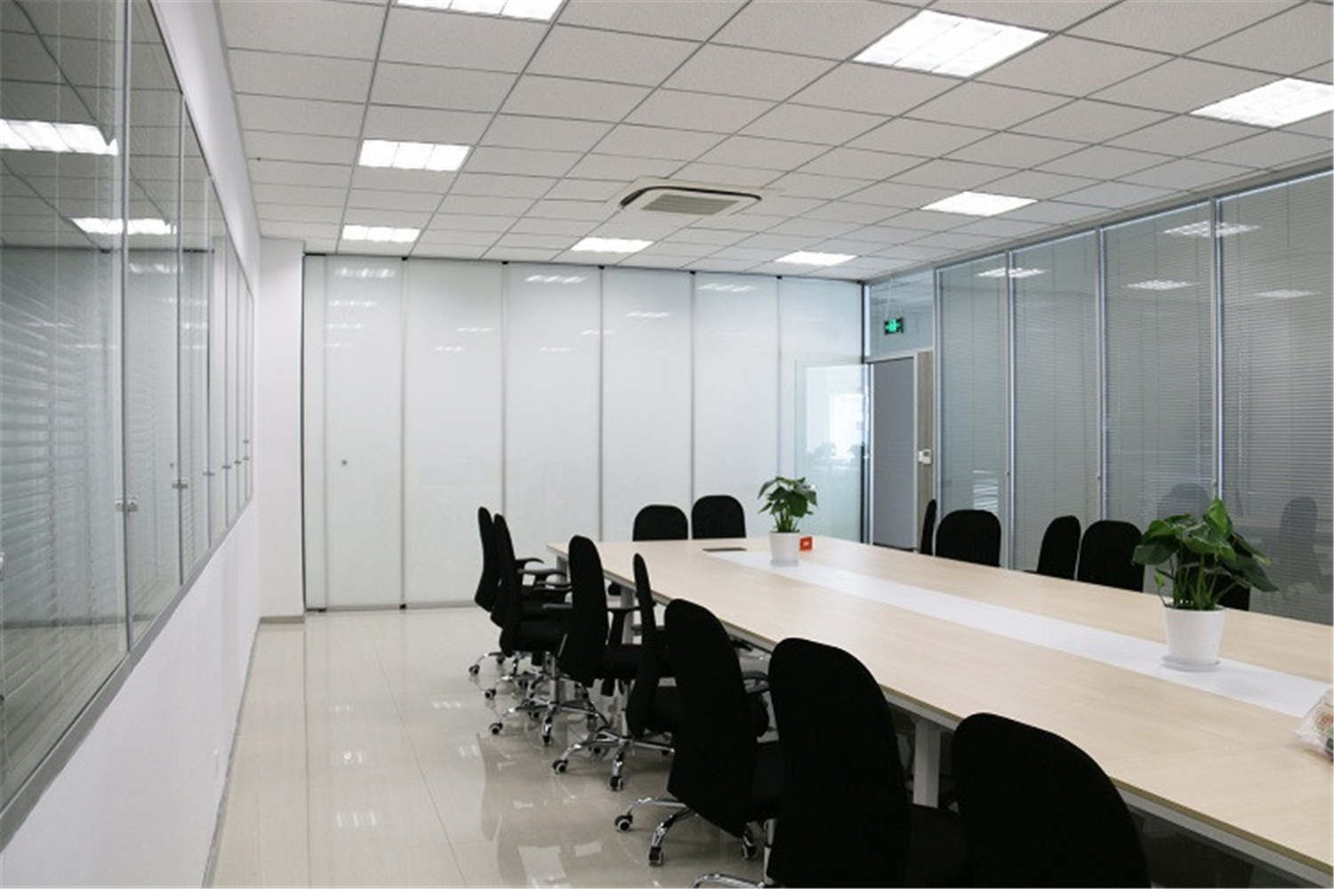 工裝建筑公司辦公室裝修設(shè)計-第5張圖片-上海古都建筑設(shè)計集團(tuán)