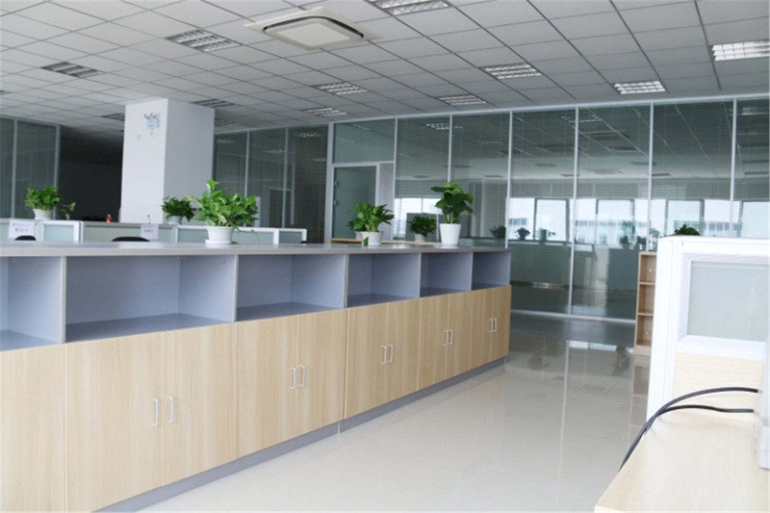 工裝建筑公司辦公室裝修設(shè)計-第4張圖片-上海古都建筑設(shè)計集團(tuán)