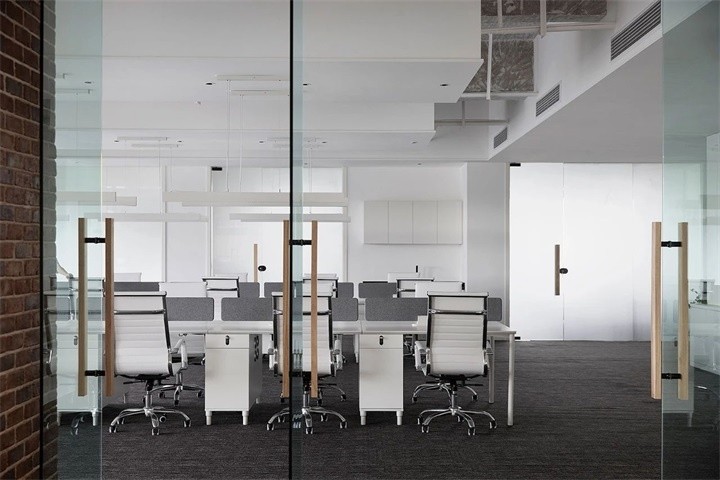 徐匯辦公室裝潢550平律師事務(wù)所設(shè)計(jì)方案-辦公室裝修設(shè)計(jì)效果圖-第2張圖片-上海古都建筑設(shè)計(jì)集團(tuán)