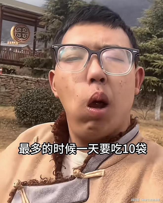 年导致脸部变形还边嚼边劝大家别碰槟榔尊龙凯时ag旗舰厅网站男子嚼槟榔七(图1)