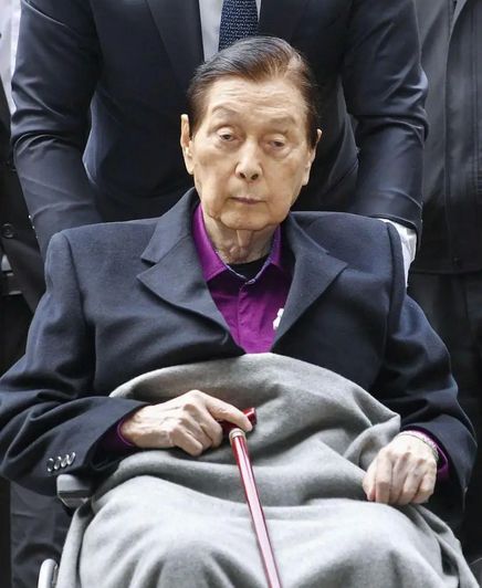共享”同一女星亲兄弟为财权内斗互撕尊龙凯时韩国财阀家族丑闻：父子“(图7)