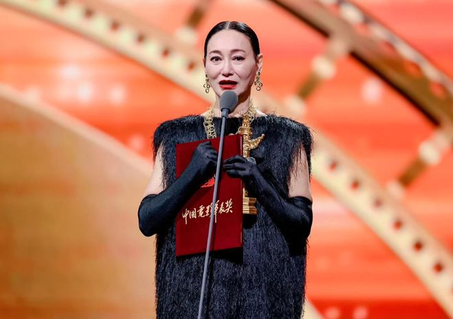 是“当打之年”不拼位置就给别人了凯时尊龙最新网站惠英红：65岁正(图5)